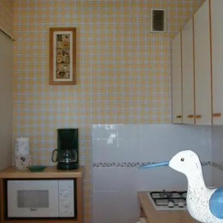 Appartement Studio Les Sables-d'olonne, 1 Piece, 4 Personnes - Fr-1-331-36 *